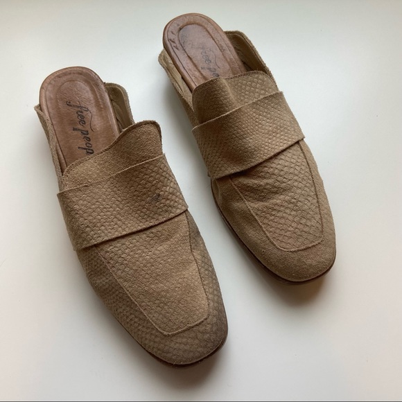 Free People Womens Tan At Ease Slip On Mules Snake Embossed Size 7.5 - Picture 2 of 10